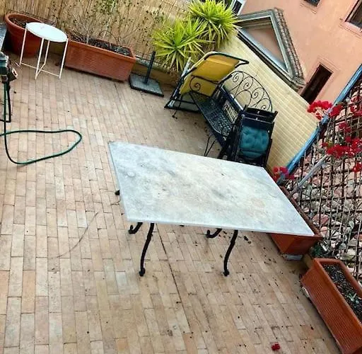 La Rosa Di Piazza Spagna * רומא